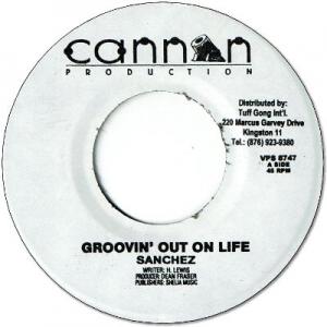 GROOVIN’ OUT OF LIFE (VG+)